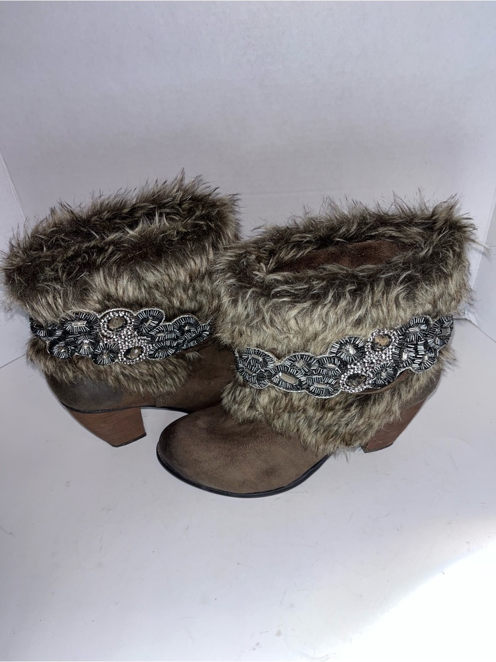 Women’s 8.5 Naughty Monkey boots